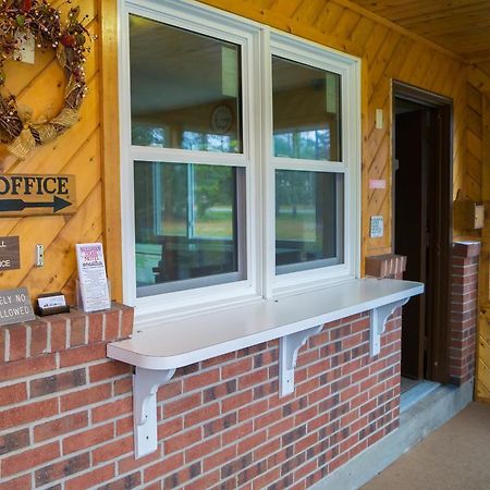 Sullivan Trail Inn & Suites Pocono Lake Exterior foto