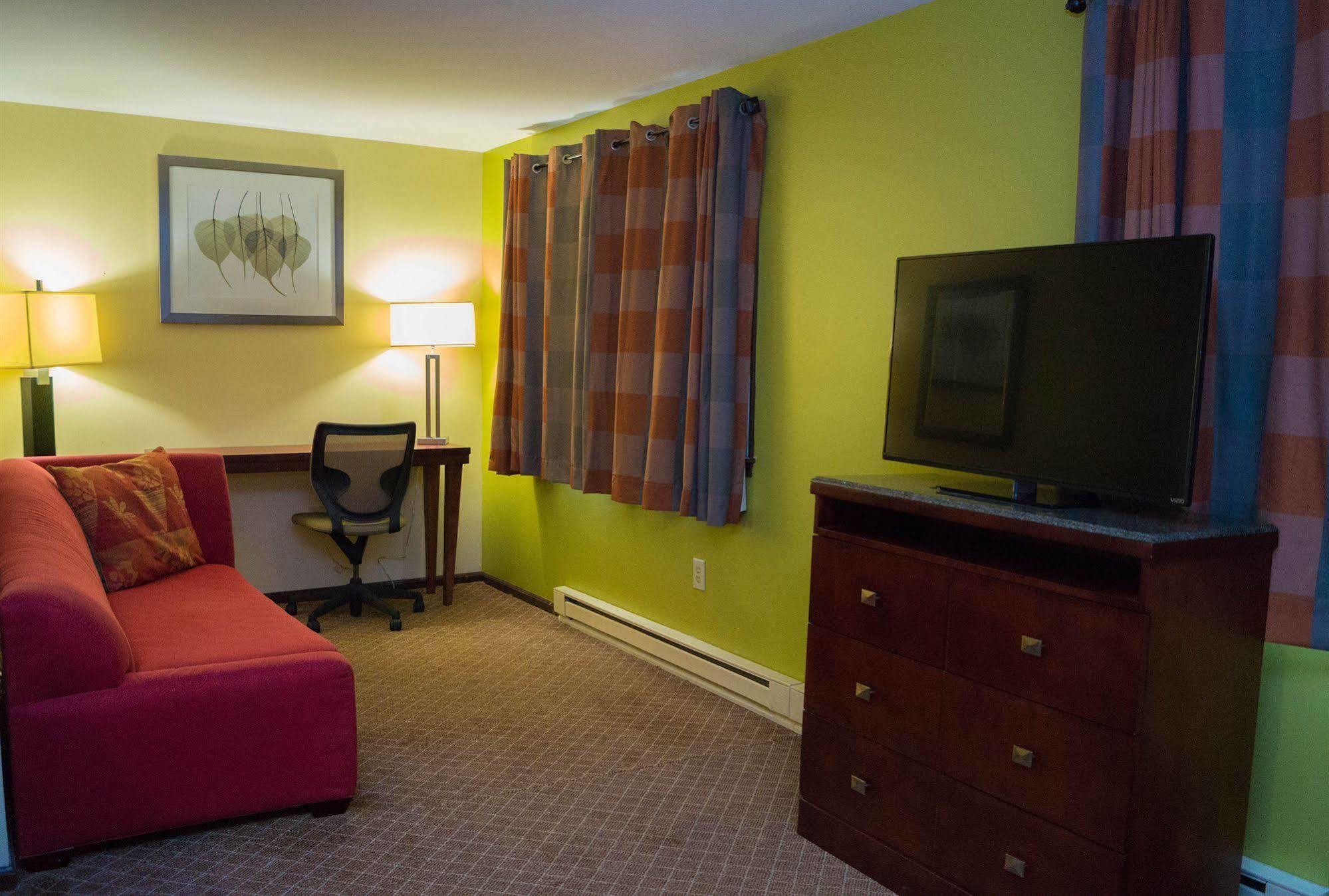 Sullivan Trail Inn & Suites Pocono Lake Exterior foto