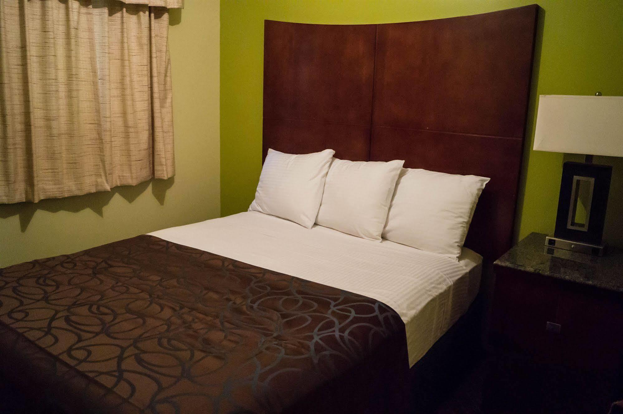 Sullivan Trail Inn & Suites Pocono Lake Exterior foto